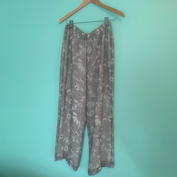 Women’s Pants - Picture 5 of 7